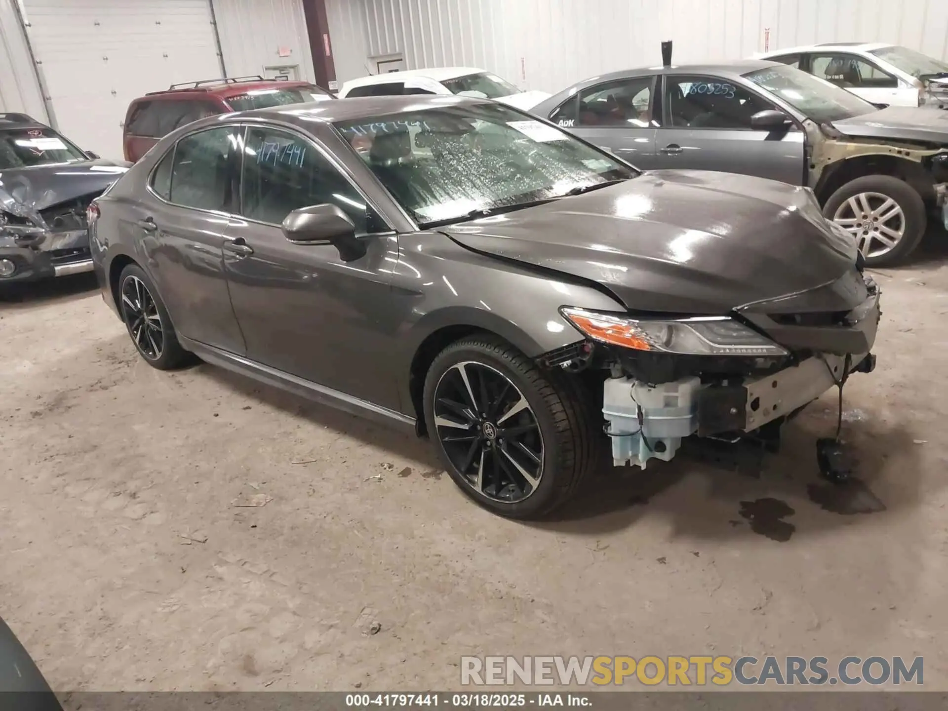1 Photograph of a damaged car 4T1K61BK0LU001363 TOYOTA CAMRY 2020