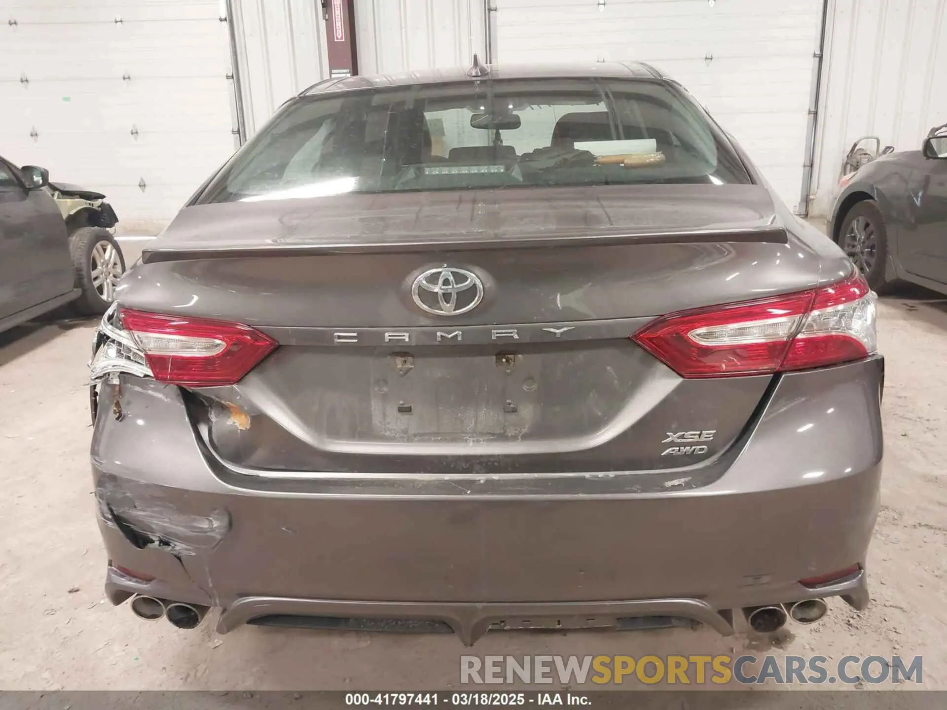 16 Photograph of a damaged car 4T1K61BK0LU001363 TOYOTA CAMRY 2020