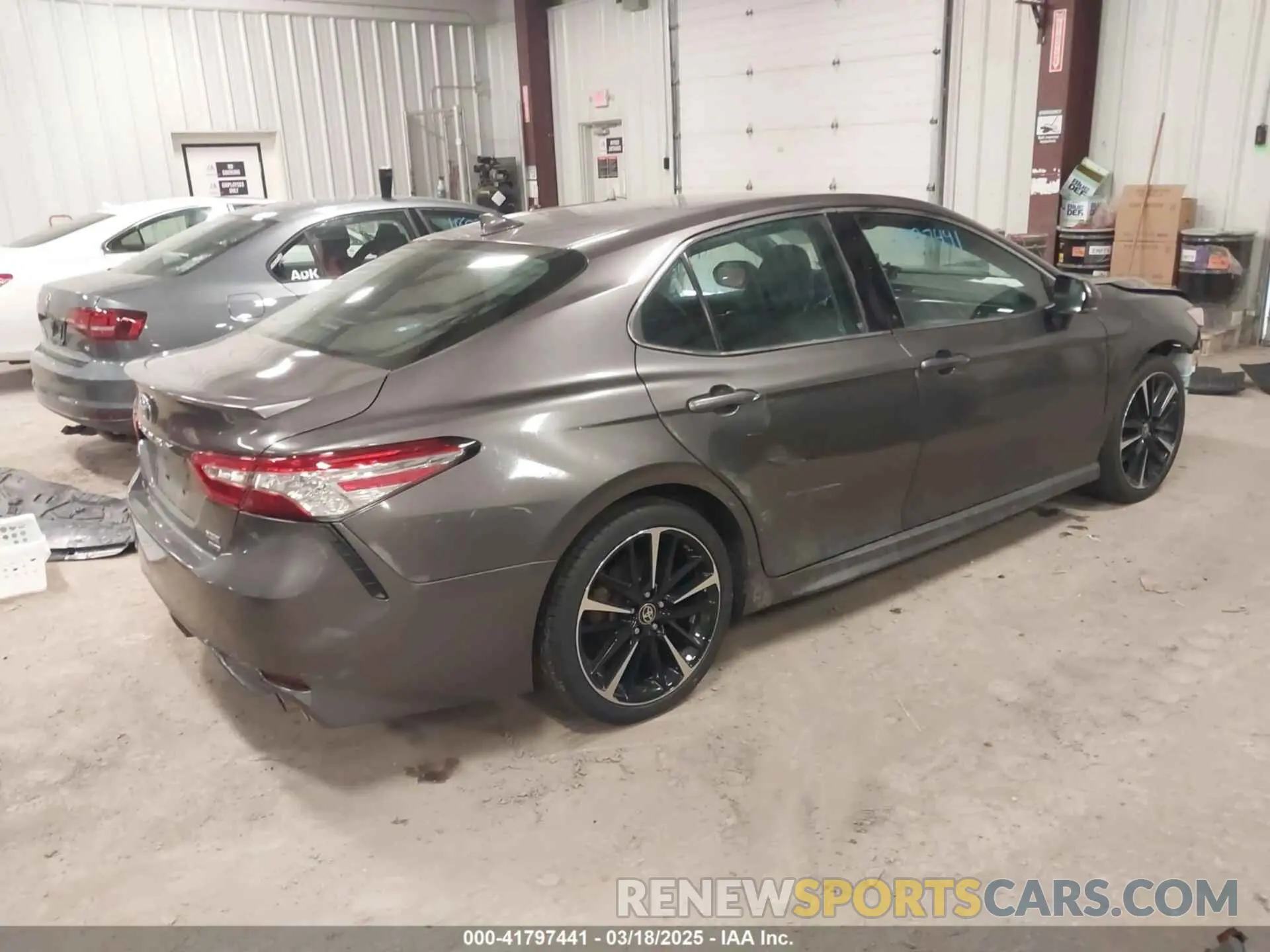 4 Photograph of a damaged car 4T1K61BK0LU001363 TOYOTA CAMRY 2020