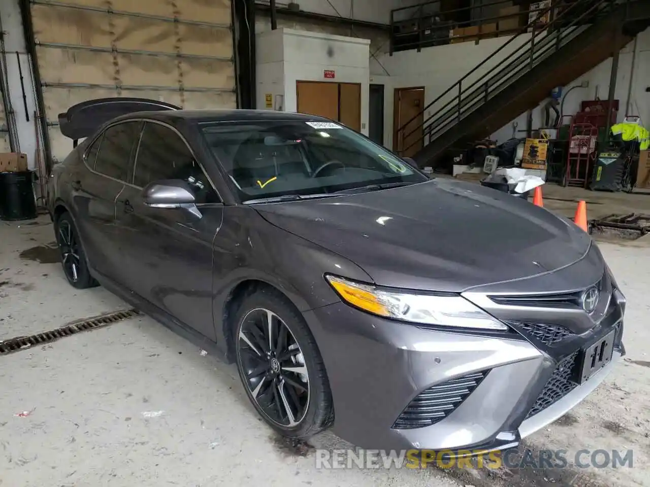 1 Photograph of a damaged car 4T1K61BK0LU018969 TOYOTA CAMRY 2020