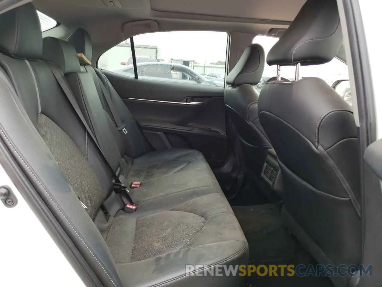 10 Photograph of a damaged car 4T1K61BK6LU001285 TOYOTA CAMRY 2020