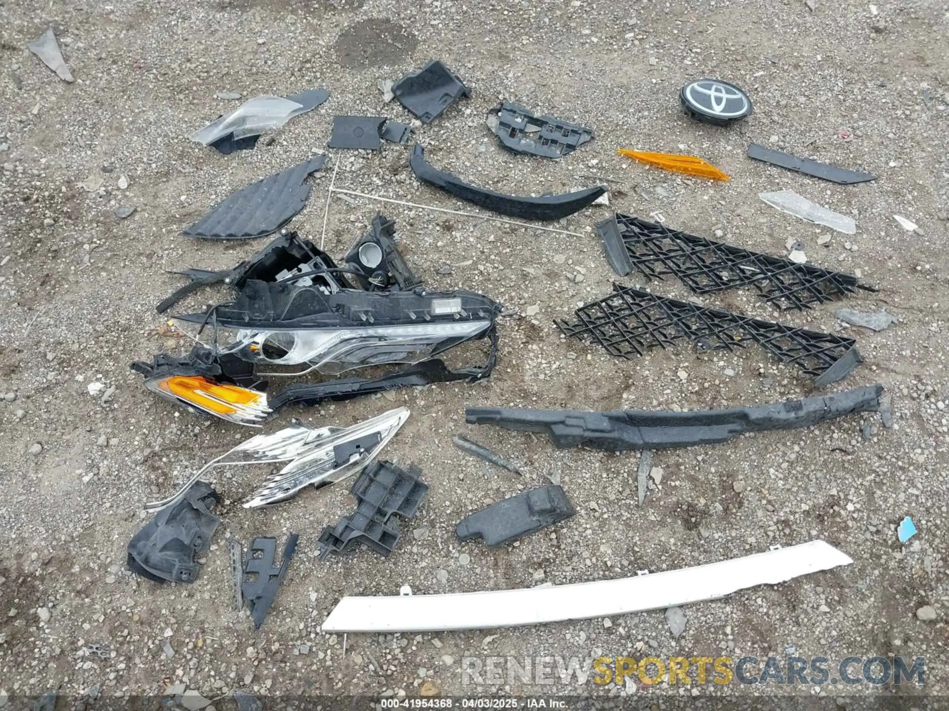18 Photograph of a damaged car 4T1K61BK7LU015793 TOYOTA CAMRY 2020