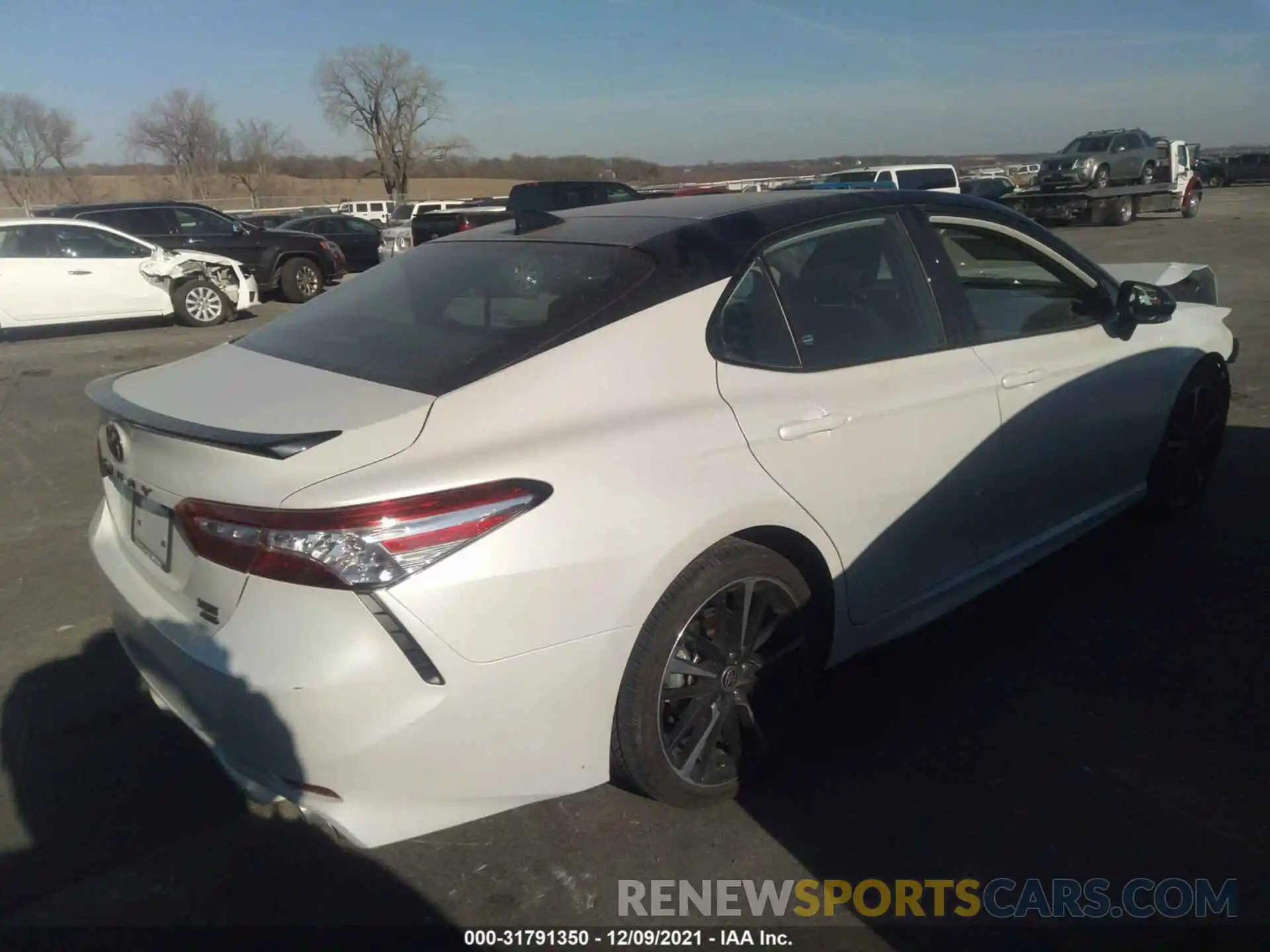 4 Photograph of a damaged car 4T1K61BK8LU011638 TOYOTA CAMRY 2020