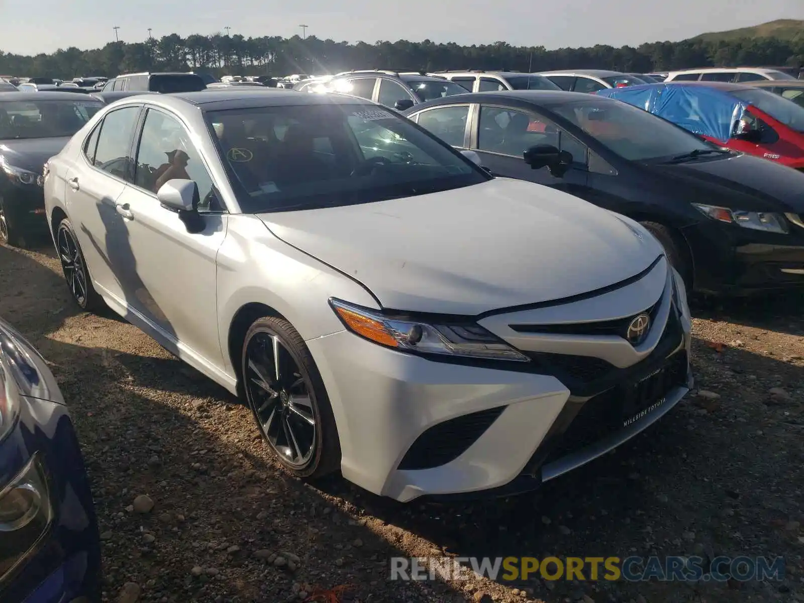 1 Photograph of a damaged car 4T1K61BKXLU018316 TOYOTA CAMRY 2020