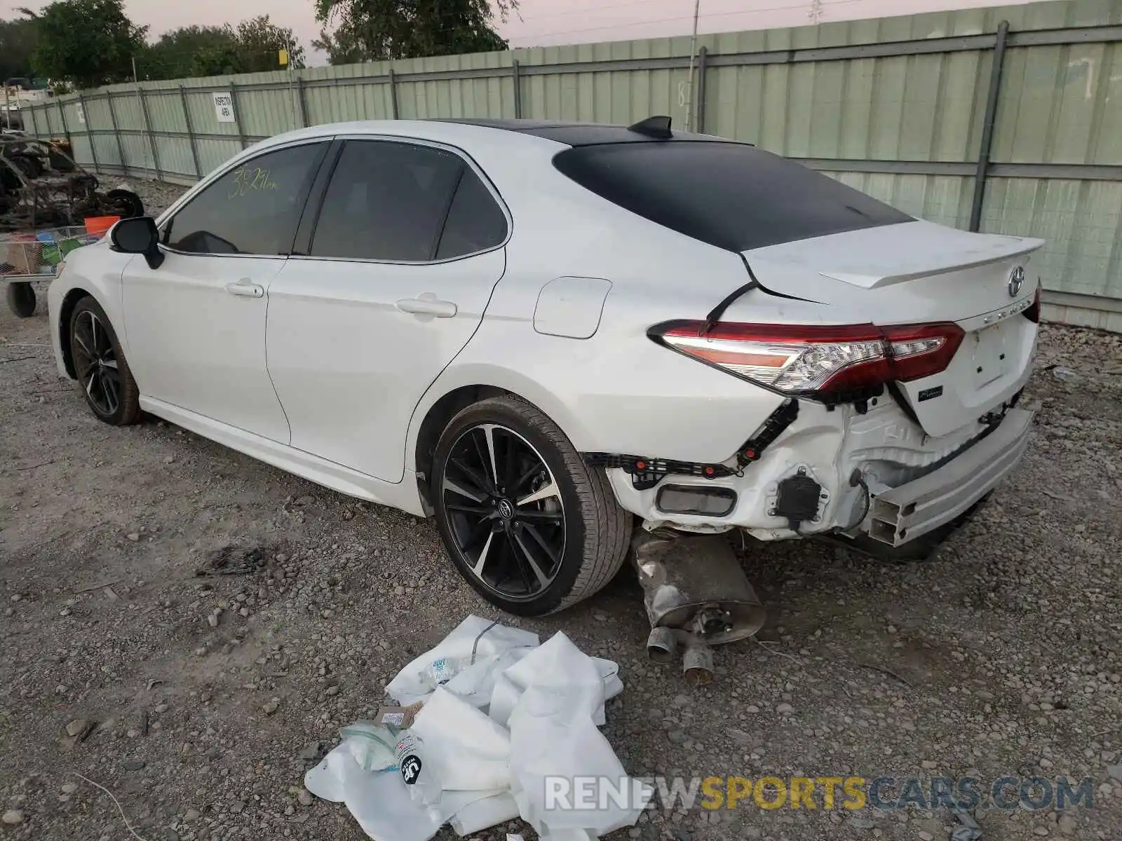 3 Photograph of a damaged car 4T1KZ1AK0LU038471 TOYOTA CAMRY 2020