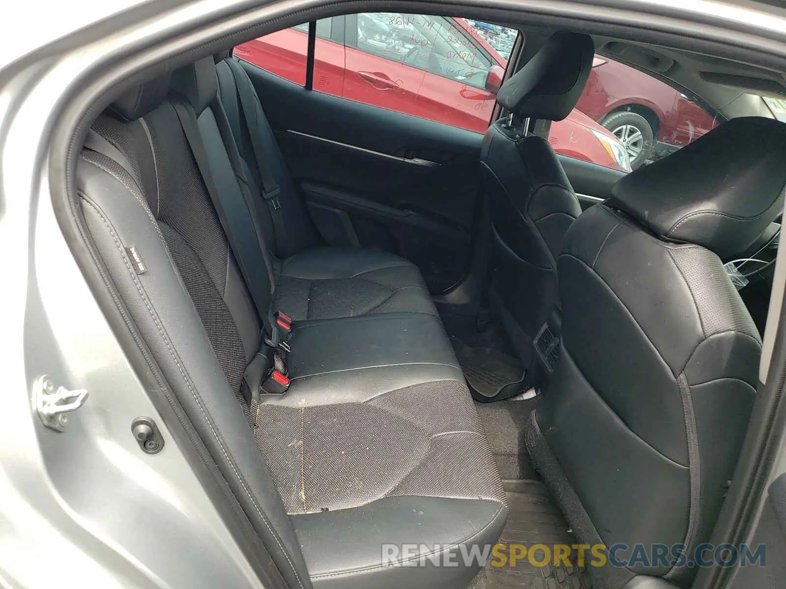 6 Photograph of a damaged car 4T1KZ1AK0LU042956 TOYOTA CAMRY 2020
