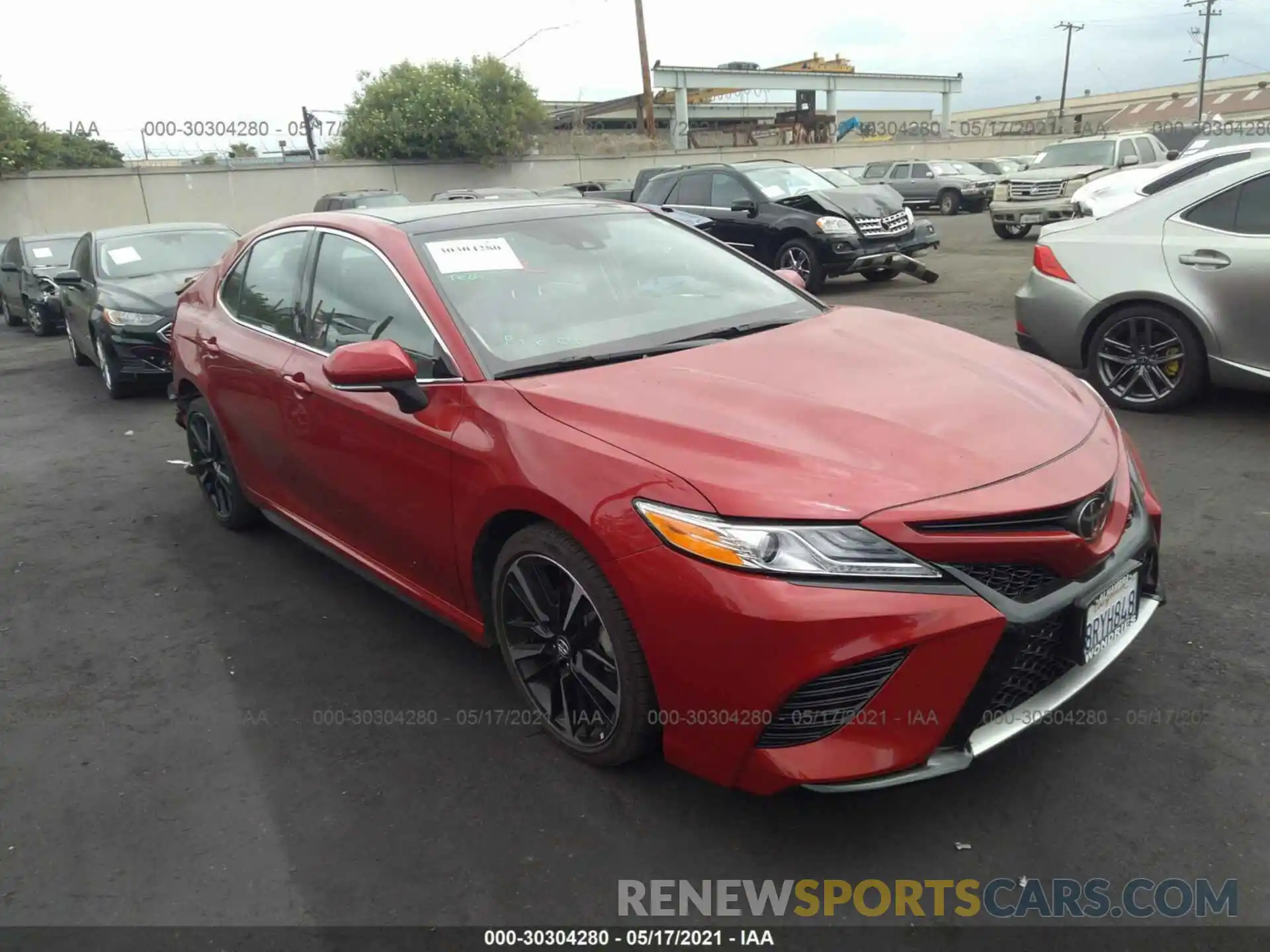 1 Photograph of a damaged car 4T1KZ1AK1LU034025 TOYOTA CAMRY 2020