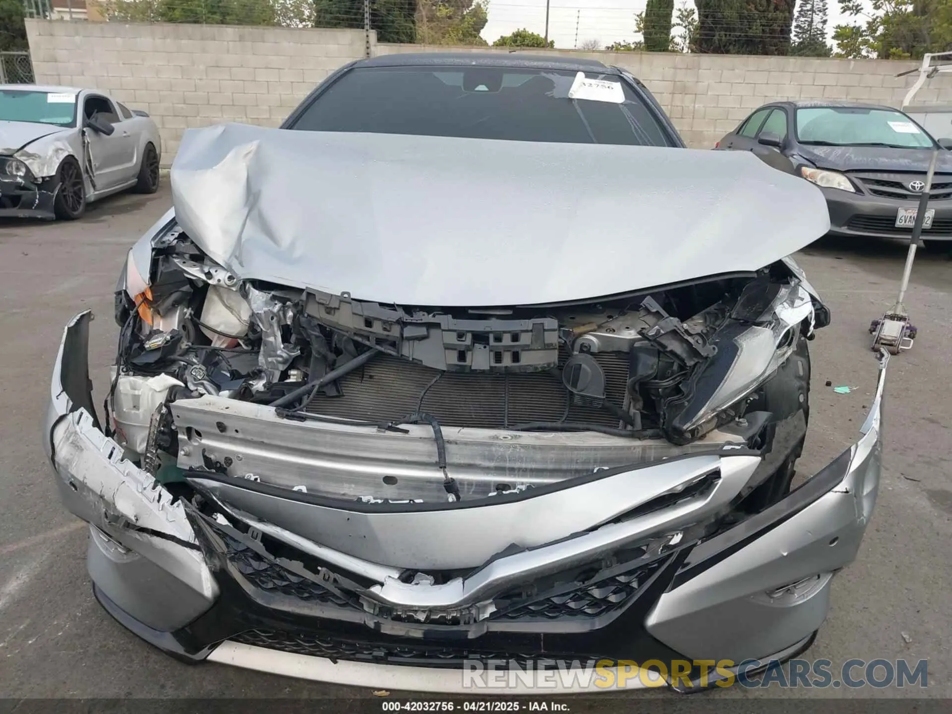 12 Photograph of a damaged car 4T1KZ1AK1LU038866 TOYOTA CAMRY 2020