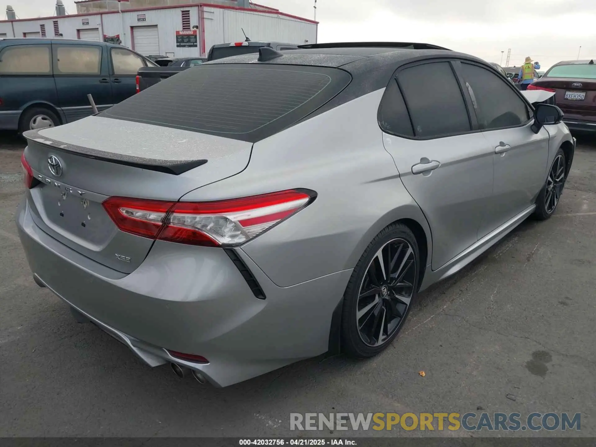 4 Photograph of a damaged car 4T1KZ1AK1LU038866 TOYOTA CAMRY 2020