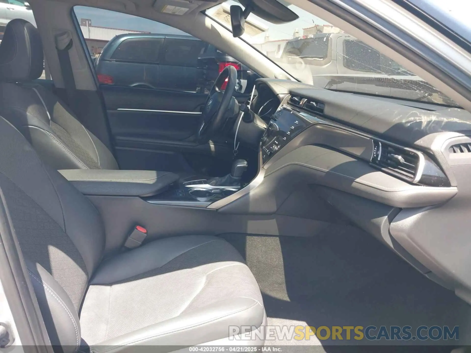5 Photograph of a damaged car 4T1KZ1AK1LU038866 TOYOTA CAMRY 2020