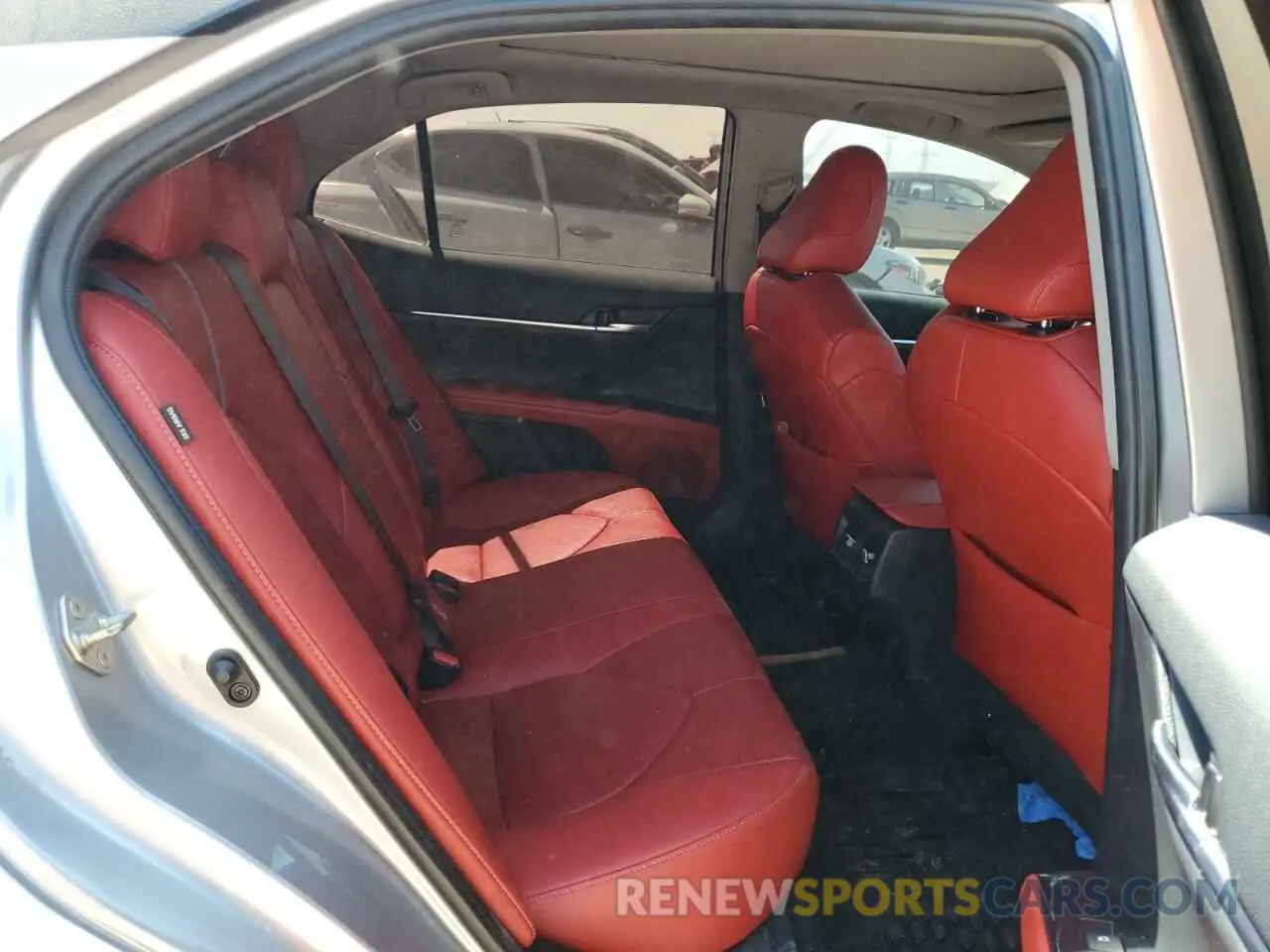 10 Photograph of a damaged car 4T1KZ1AK2LU035216 TOYOTA CAMRY 2020
