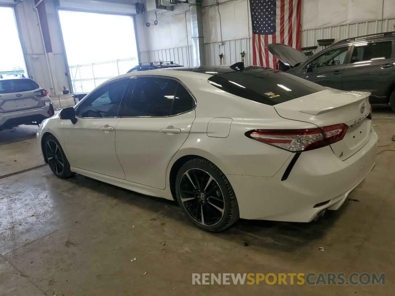 2 Photograph of a damaged car 4T1KZ1AK2LU040660 TOYOTA CAMRY 2020