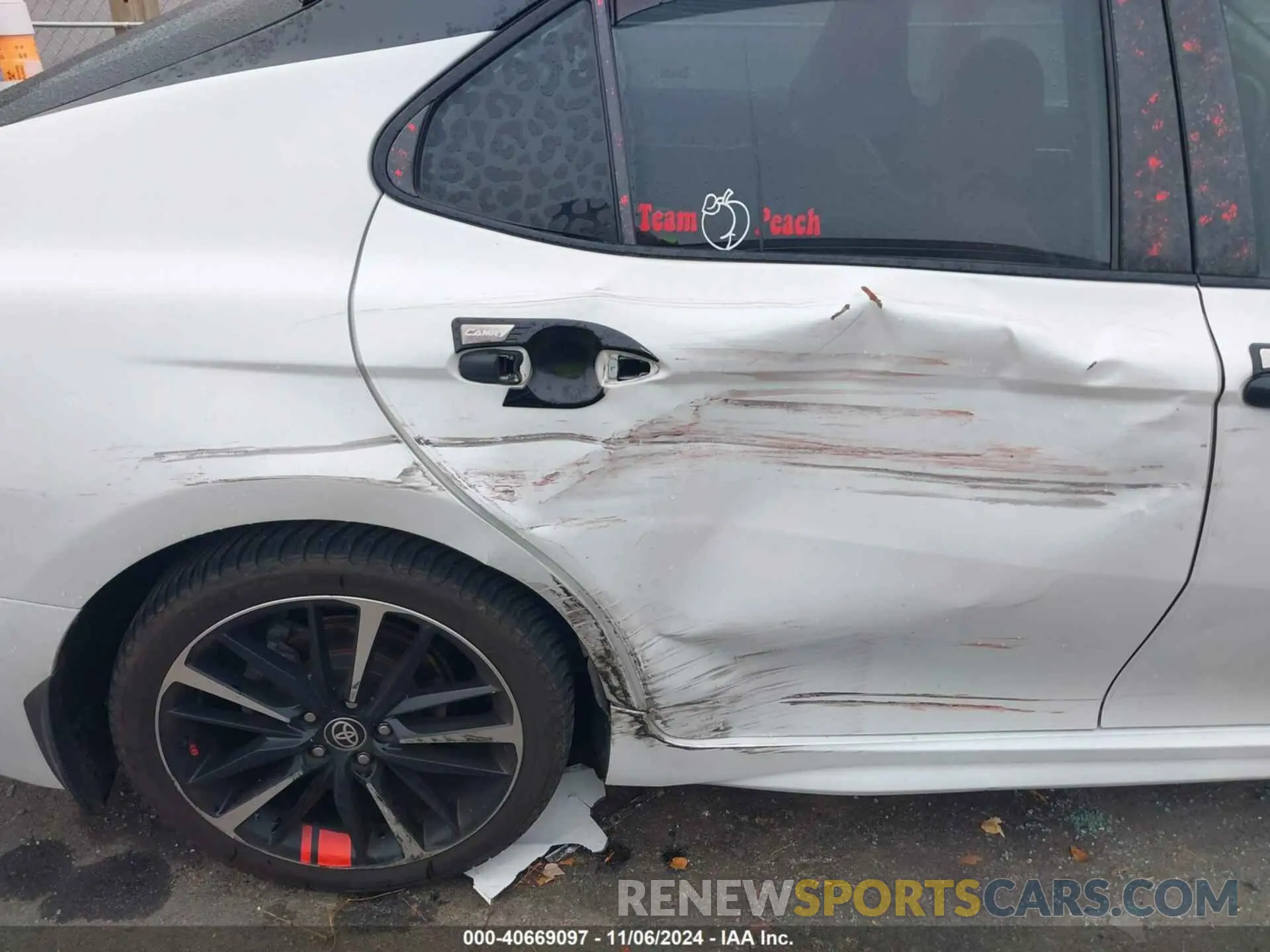 18 Photograph of a damaged car 4T1KZ1AK2LU045194 TOYOTA CAMRY 2020
