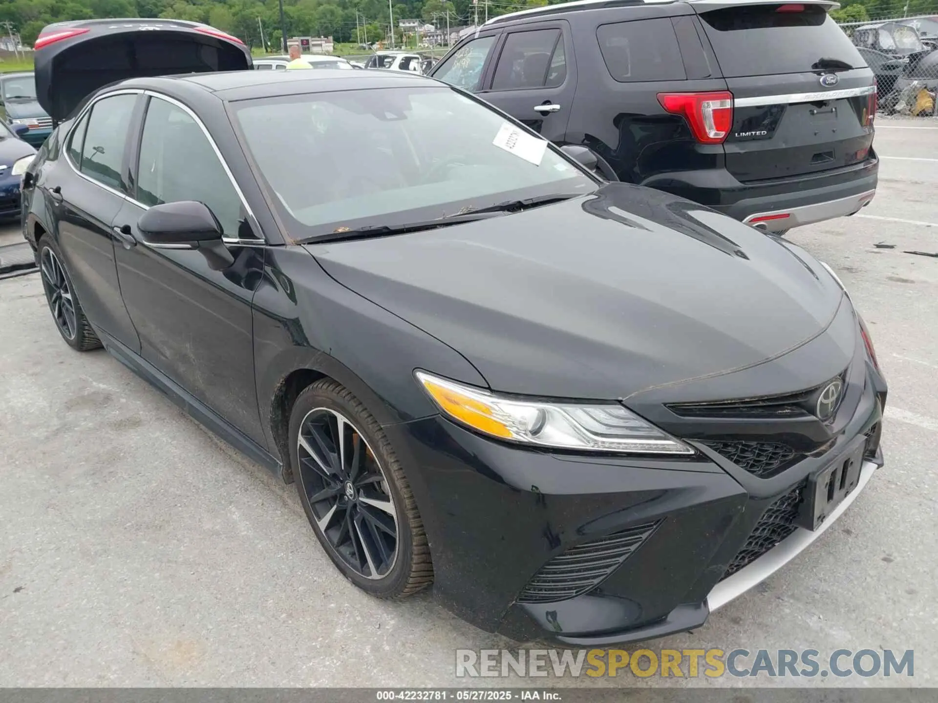 1 Photograph of a damaged car 4T1KZ1AK3LU037668 TOYOTA CAMRY 2020