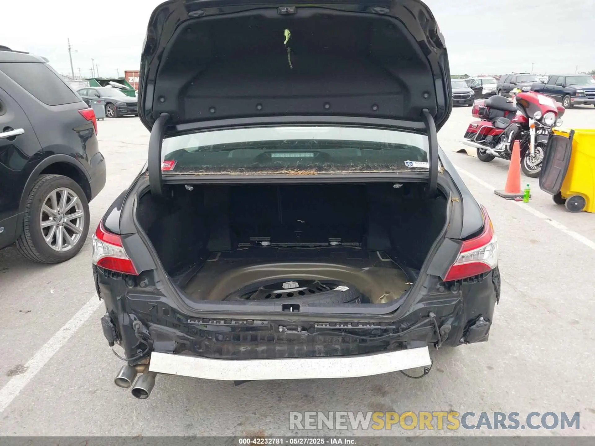 17 Photograph of a damaged car 4T1KZ1AK3LU037668 TOYOTA CAMRY 2020
