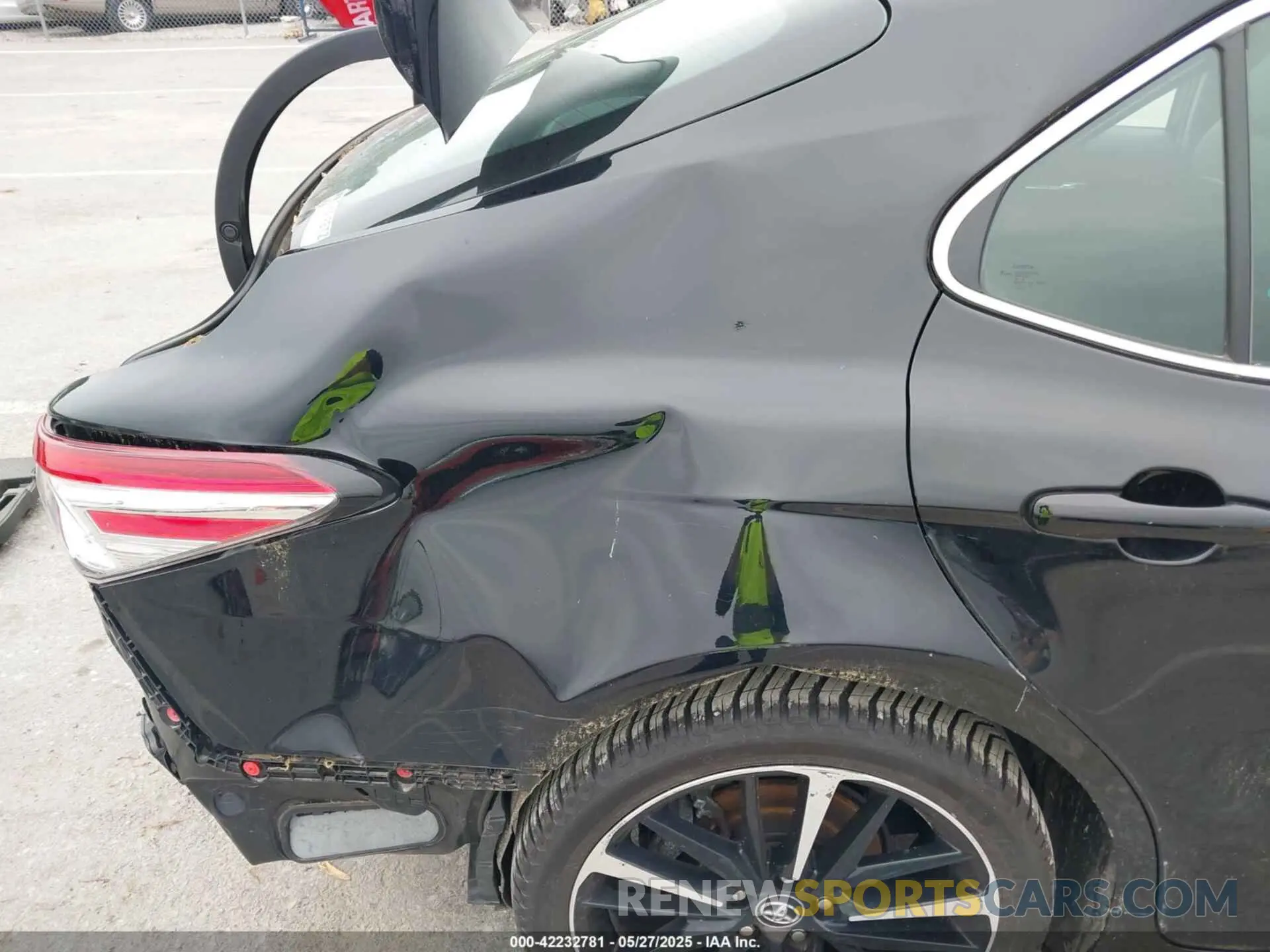 18 Photograph of a damaged car 4T1KZ1AK3LU037668 TOYOTA CAMRY 2020