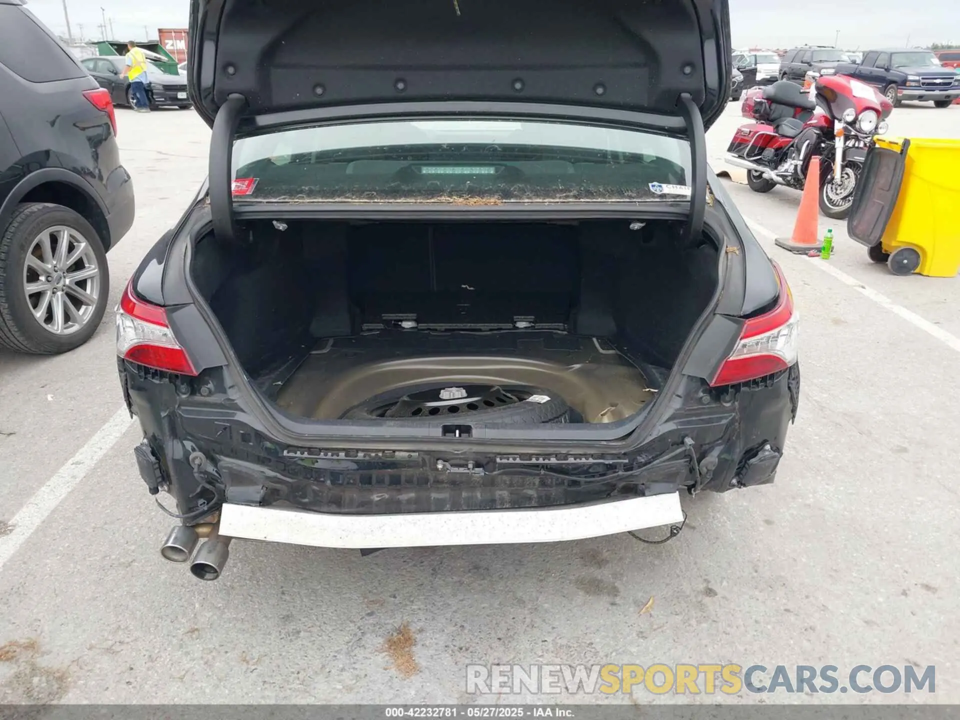 6 Photograph of a damaged car 4T1KZ1AK3LU037668 TOYOTA CAMRY 2020