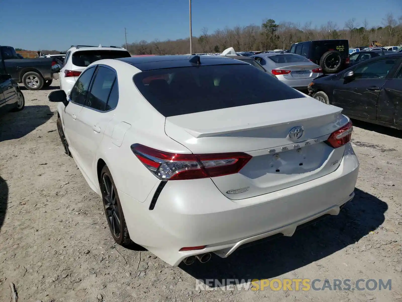 3 Photograph of a damaged car 4T1KZ1AK3LU043440 TOYOTA CAMRY 2020