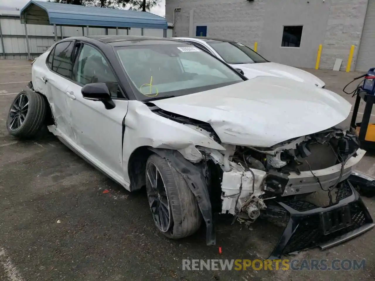 1 Photograph of a damaged car 4T1KZ1AK4LU033760 TOYOTA CAMRY 2020