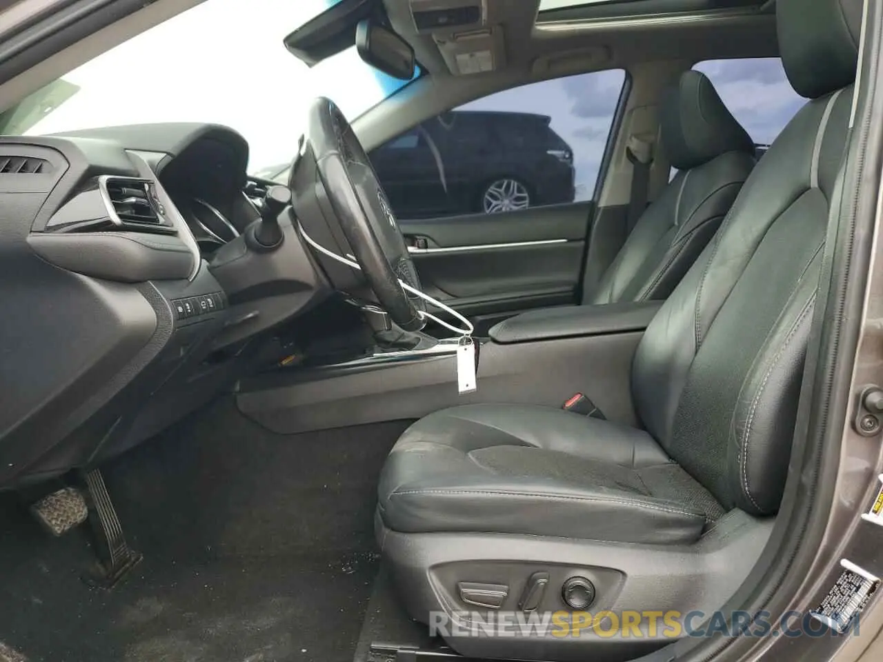 7 Photograph of a damaged car 4T1KZ1AK4LU041681 TOYOTA CAMRY 2020
