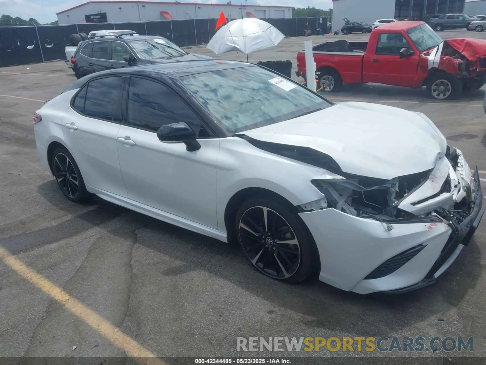 1 Photograph of a damaged car 4T1KZ1AK4LU045195 TOYOTA CAMRY 2020