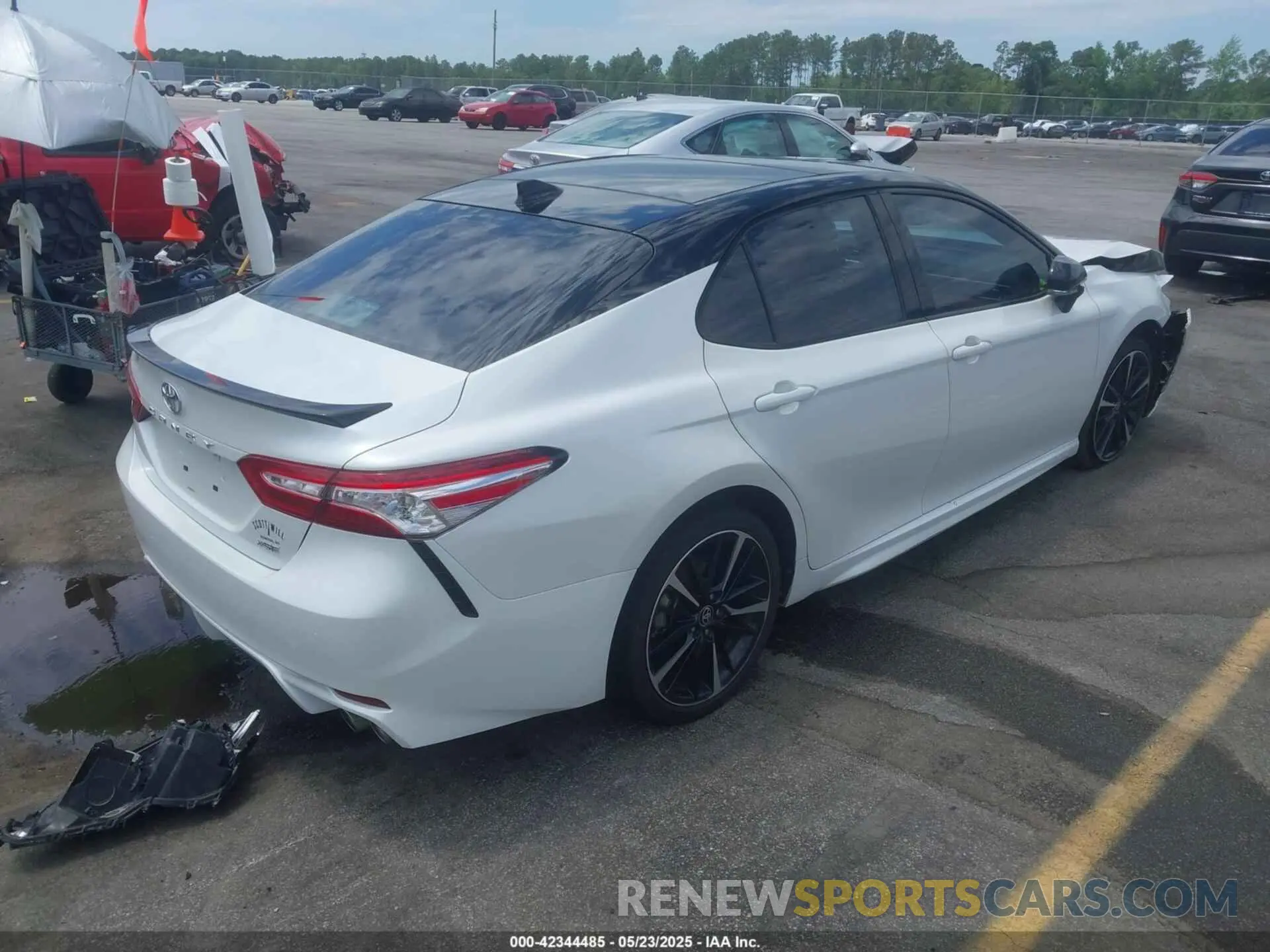 4 Photograph of a damaged car 4T1KZ1AK4LU045195 TOYOTA CAMRY 2020