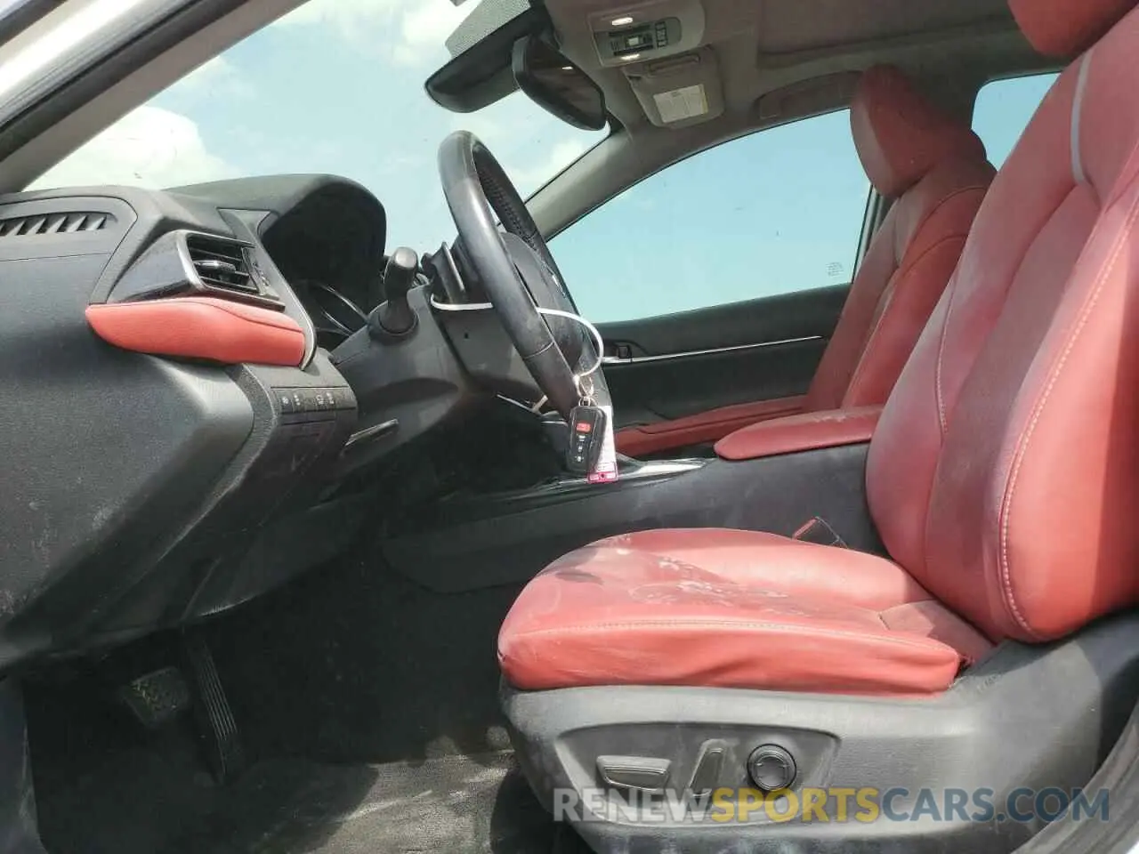 7 Photograph of a damaged car 4T1KZ1AK4LU045276 TOYOTA CAMRY 2020
