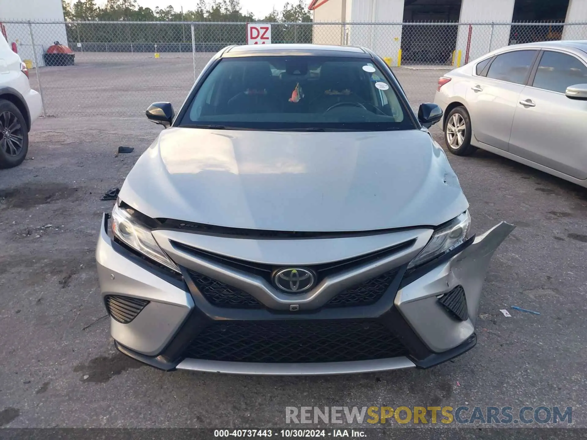 11 Photograph of a damaged car 4T1KZ1AK5LU036215 TOYOTA CAMRY 2020