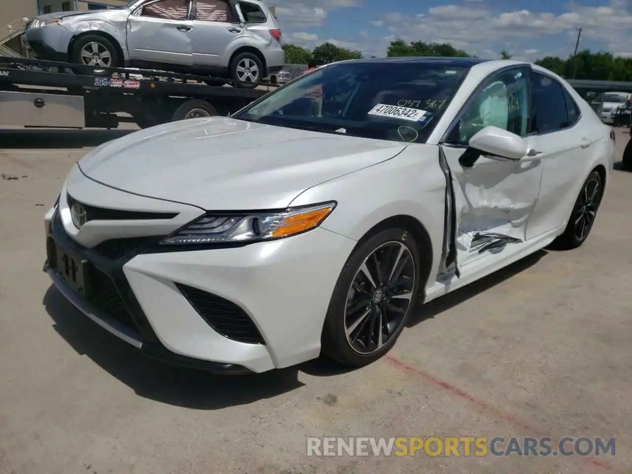 2 Photograph of a damaged car 4T1KZ1AK6LU037387 TOYOTA CAMRY 2020