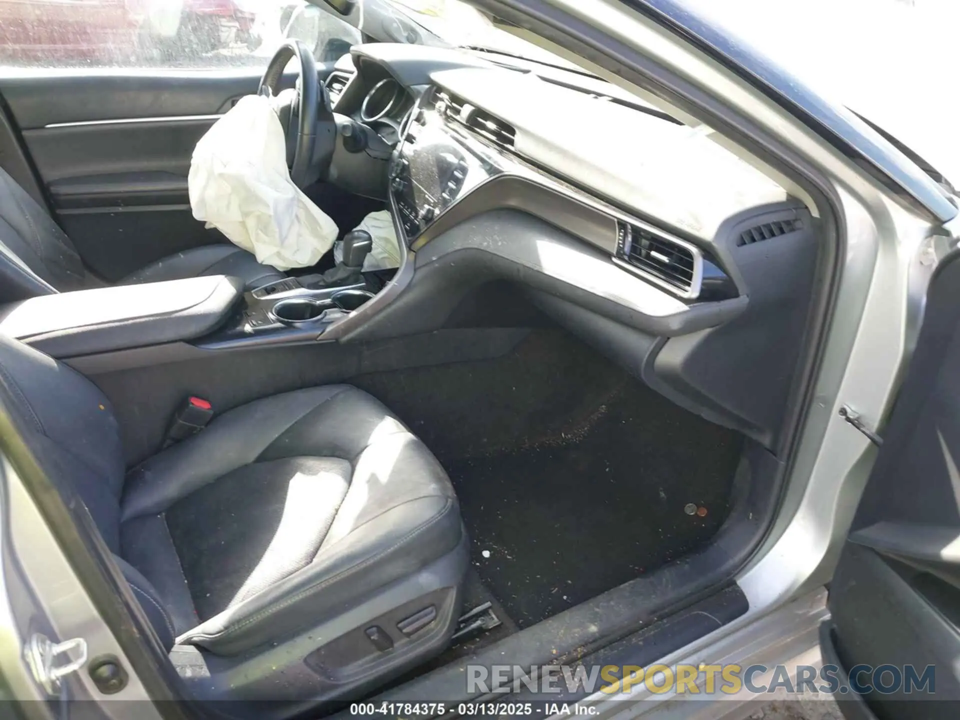 5 Photograph of a damaged car 4T1KZ1AK7LU044977 TOYOTA CAMRY 2020