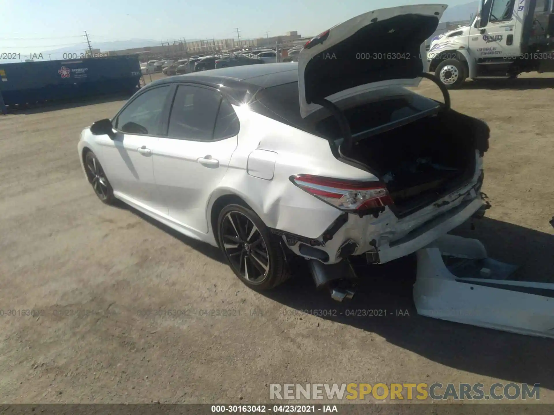 3 Photograph of a damaged car 4T1KZ1AK8LU033356 TOYOTA CAMRY 2020