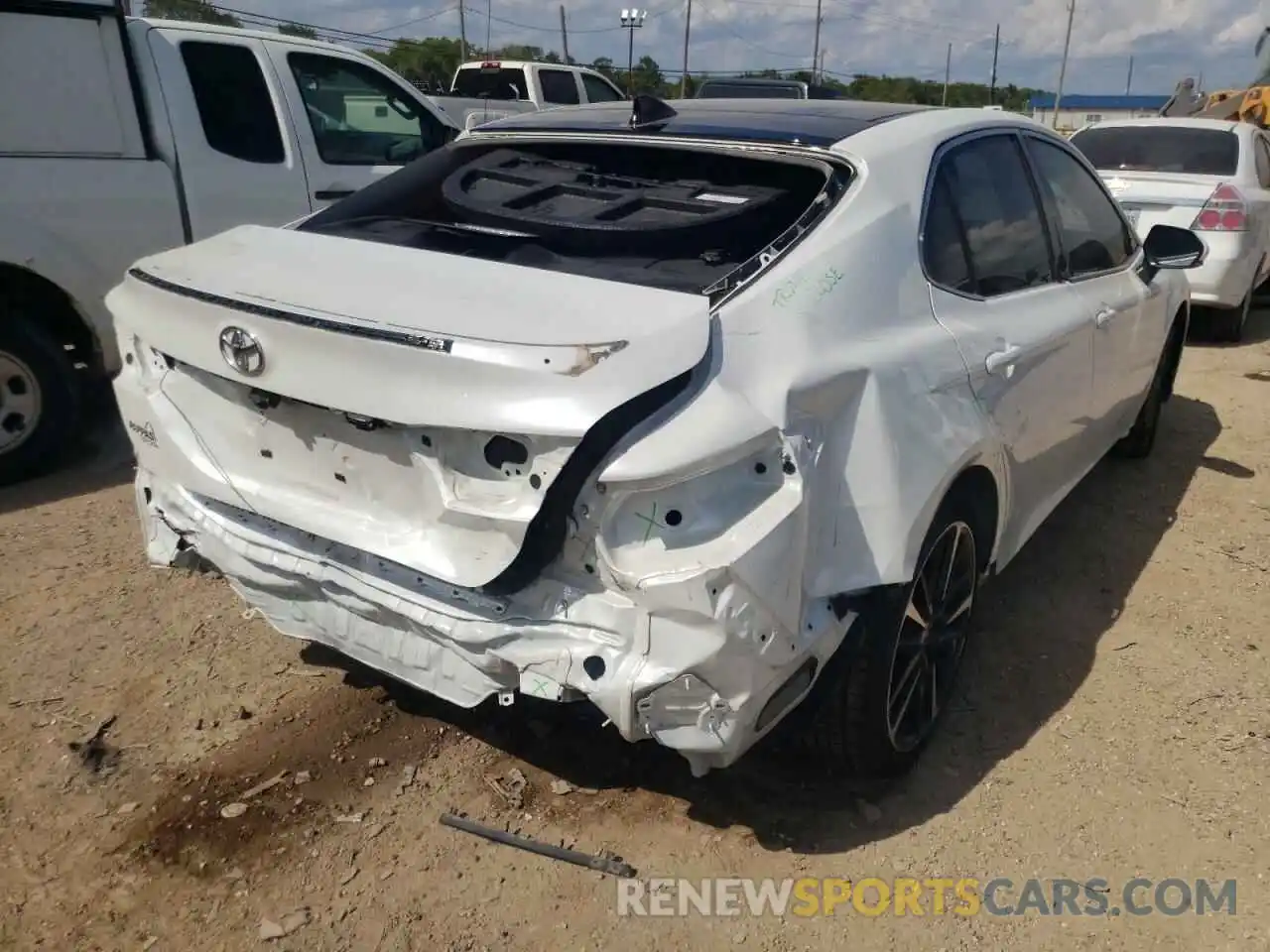 4 Photograph of a damaged car 4T1KZ1AK8LU041697 TOYOTA CAMRY 2020