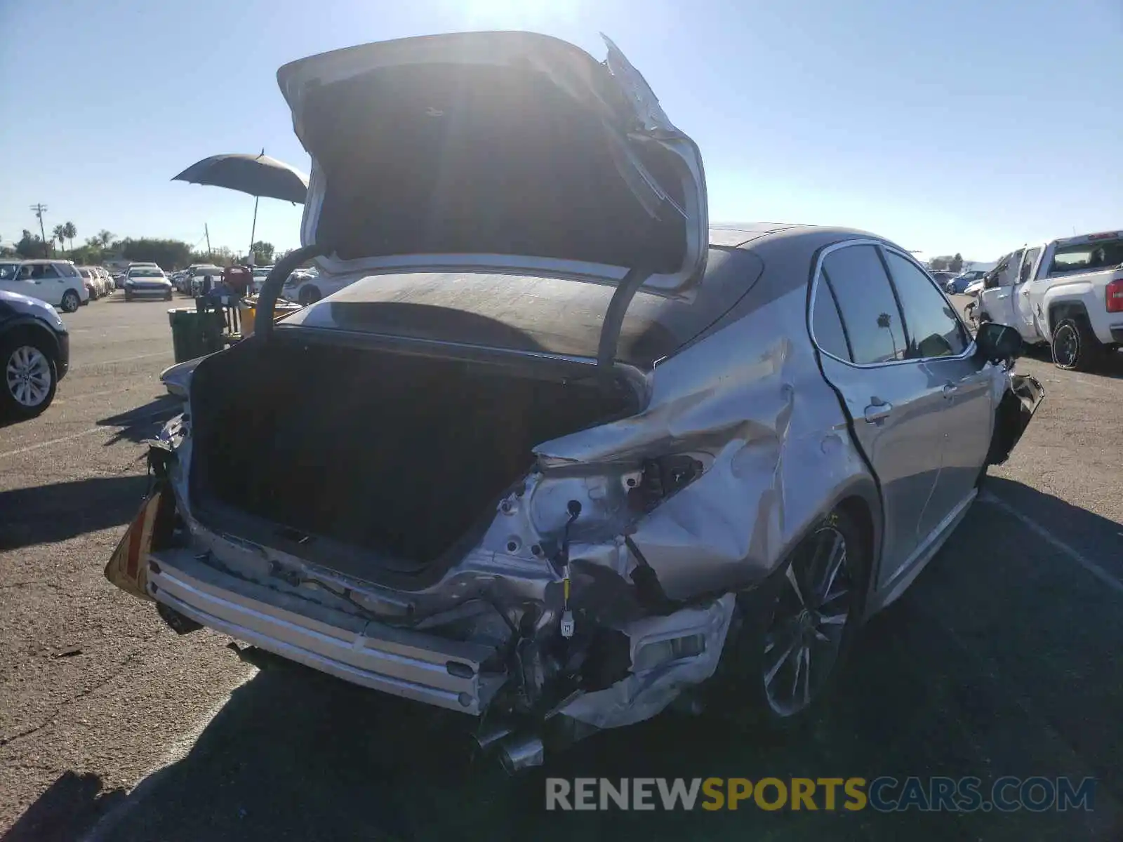 4 Photograph of a damaged car 4T1KZ1AK8LU043613 TOYOTA CAMRY 2020