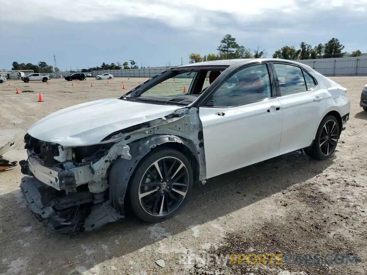 1 Photograph of a damaged car 4T1KZ1AK8LU046690 TOYOTA CAMRY 2020