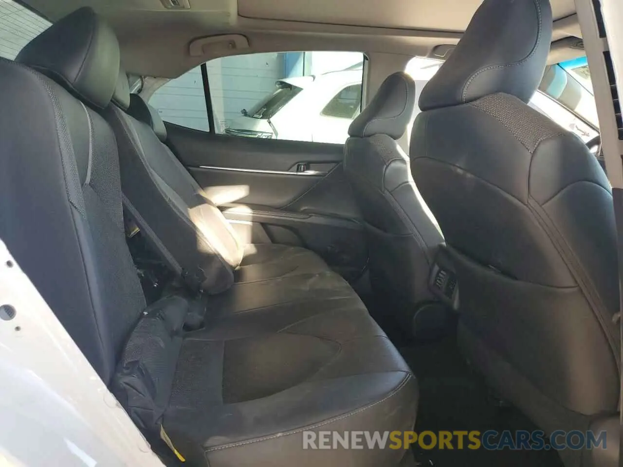 10 Photograph of a damaged car 4T1KZ1AK9LU034192 TOYOTA CAMRY 2020