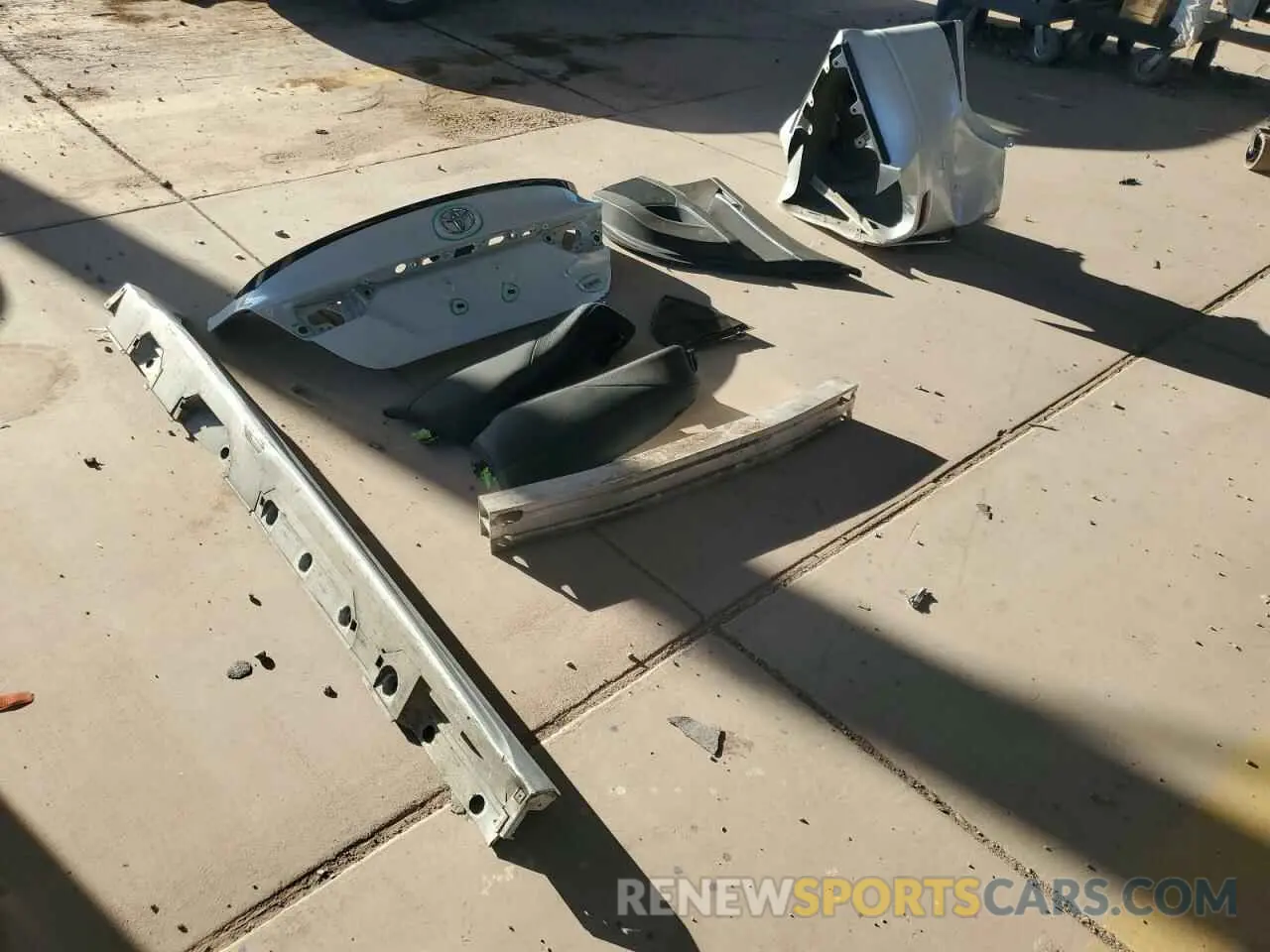12 Photograph of a damaged car 4T1KZ1AK9LU034192 TOYOTA CAMRY 2020