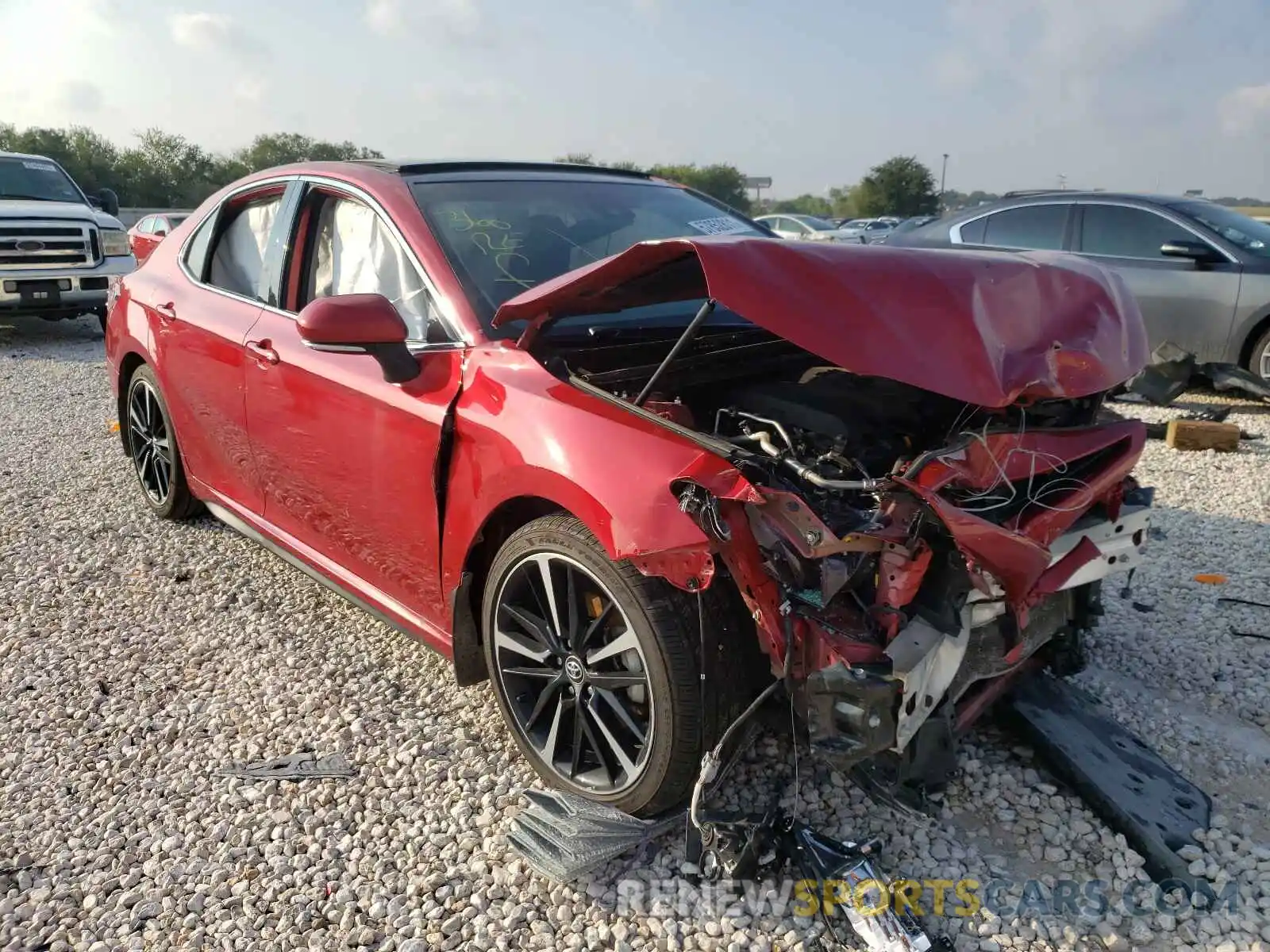 1 Photograph of a damaged car 4T1KZ1AK9LU037609 TOYOTA CAMRY 2020