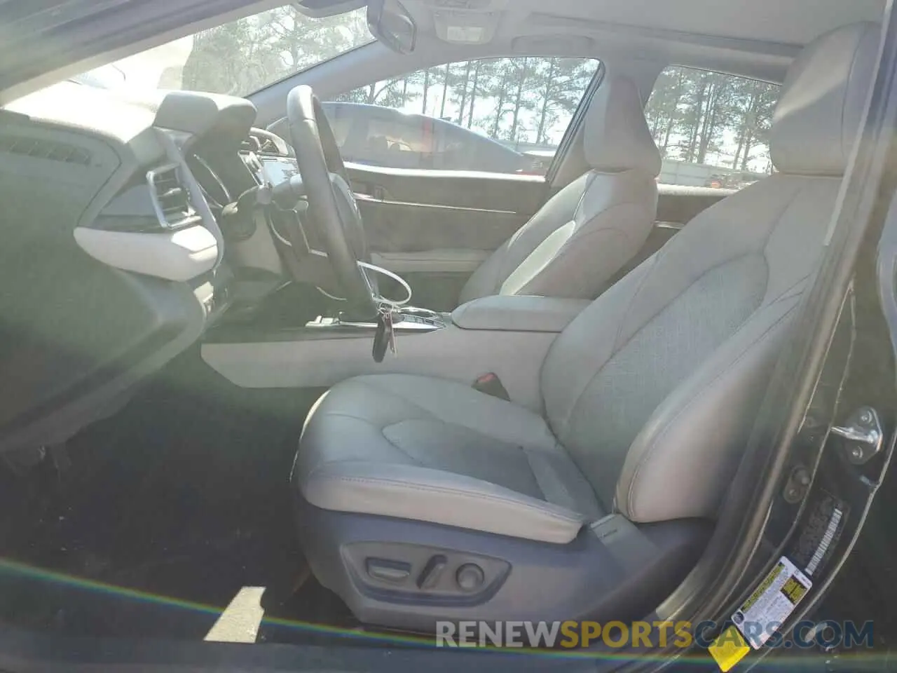 7 Photograph of a damaged car 4T1KZ1AK9LU039053 TOYOTA CAMRY 2020
