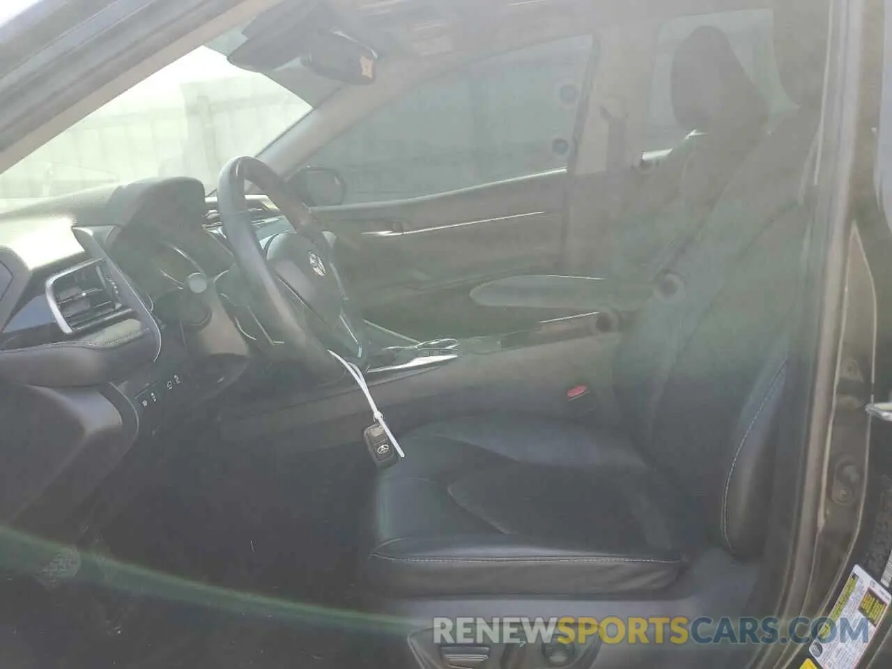 7 Photograph of a damaged car 4T1KZ1AK9LU040820 TOYOTA CAMRY 2020