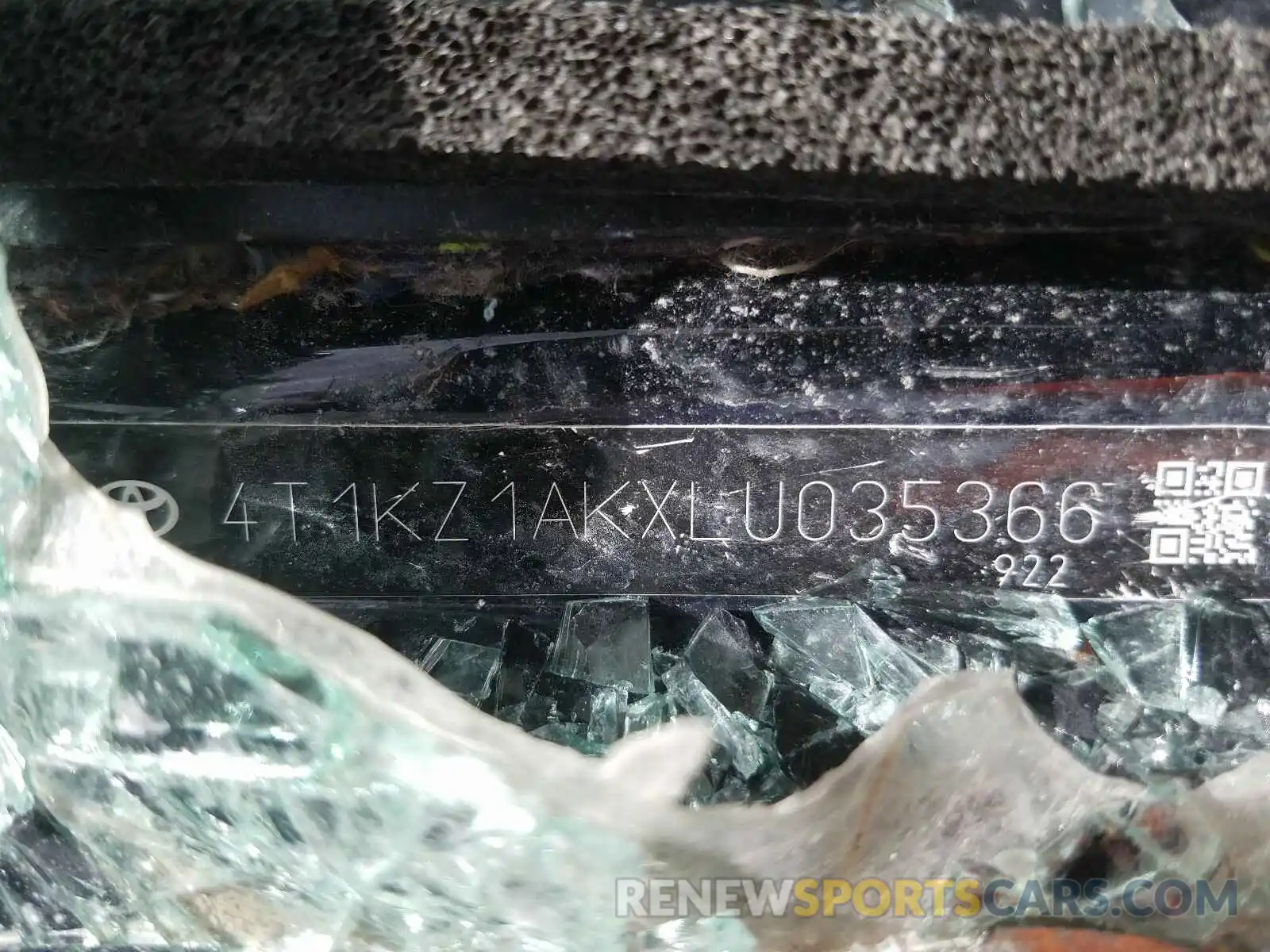 10 Photograph of a damaged car 4T1KZ1AKXLU035366 TOYOTA CAMRY 2020