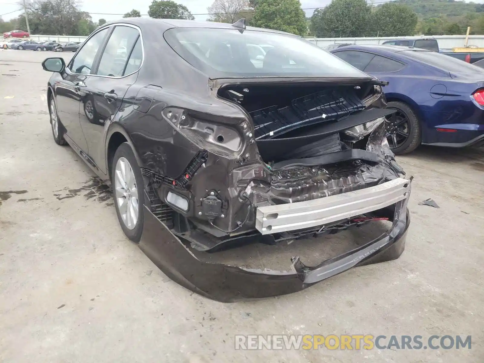 3 Photograph of a damaged car 4T1L11AK0LU910269 TOYOTA CAMRY 2020