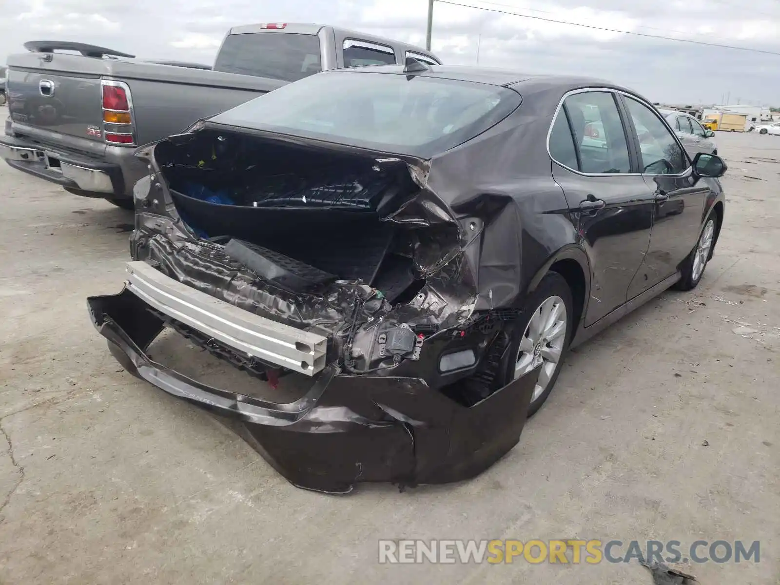 4 Photograph of a damaged car 4T1L11AK0LU910269 TOYOTA CAMRY 2020