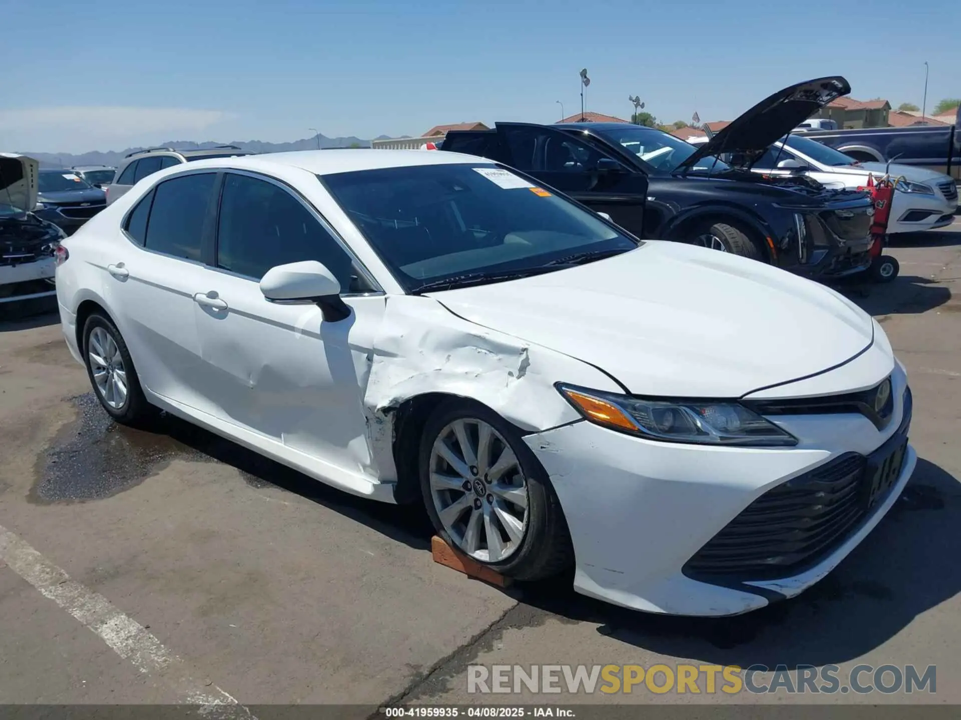 1 Photograph of a damaged car 4T1L11AK1LU899766 TOYOTA CAMRY 2020