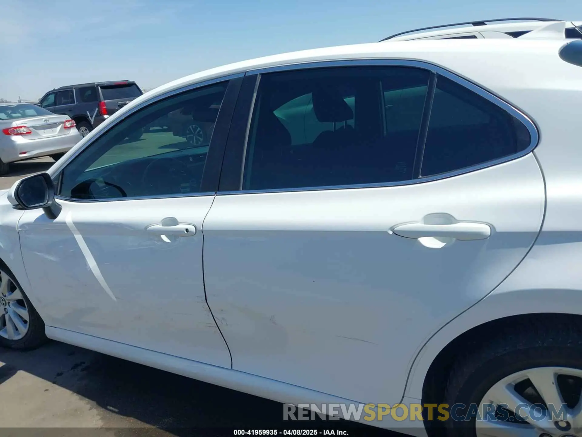 14 Photograph of a damaged car 4T1L11AK1LU899766 TOYOTA CAMRY 2020