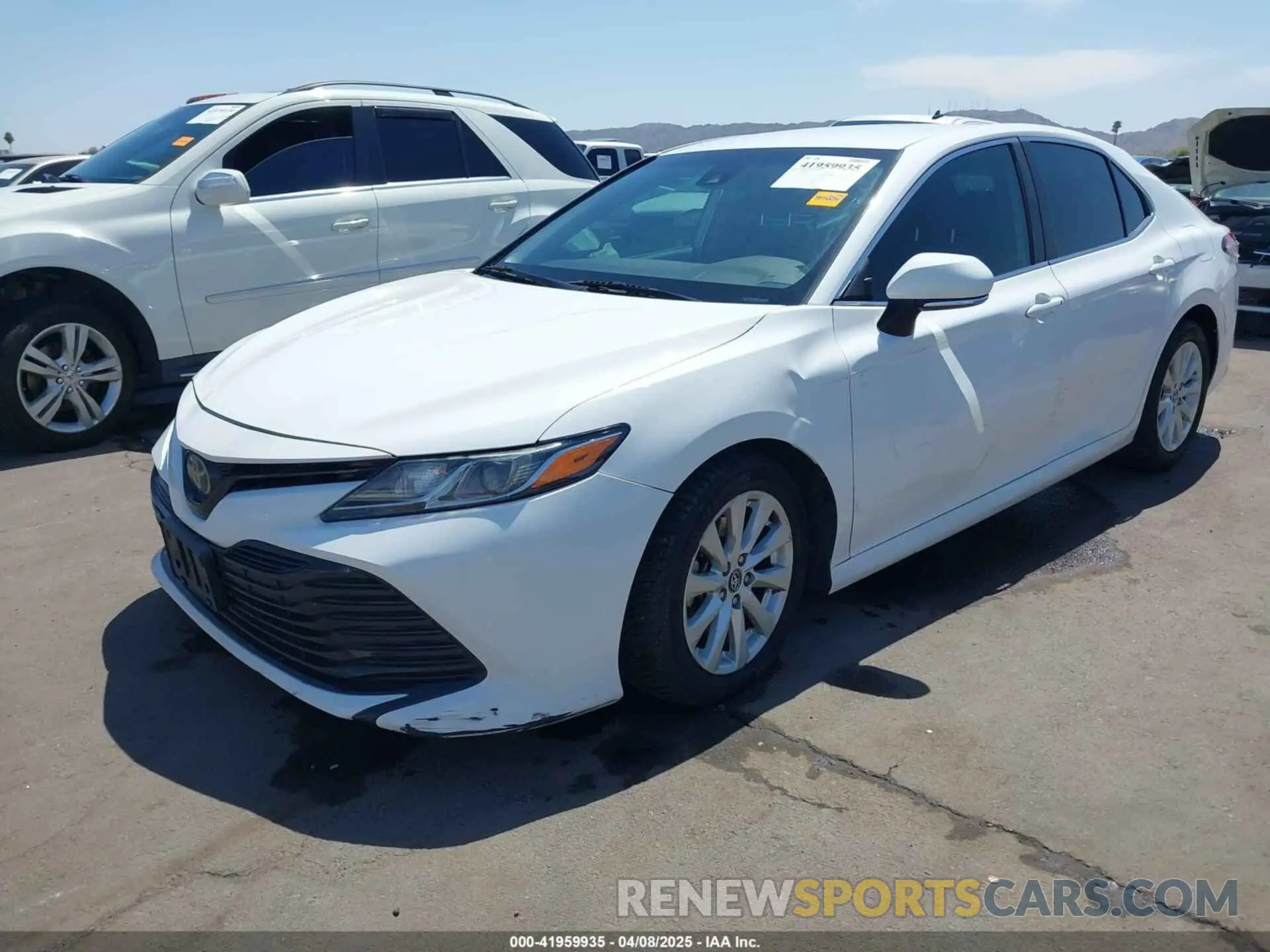 2 Photograph of a damaged car 4T1L11AK1LU899766 TOYOTA CAMRY 2020