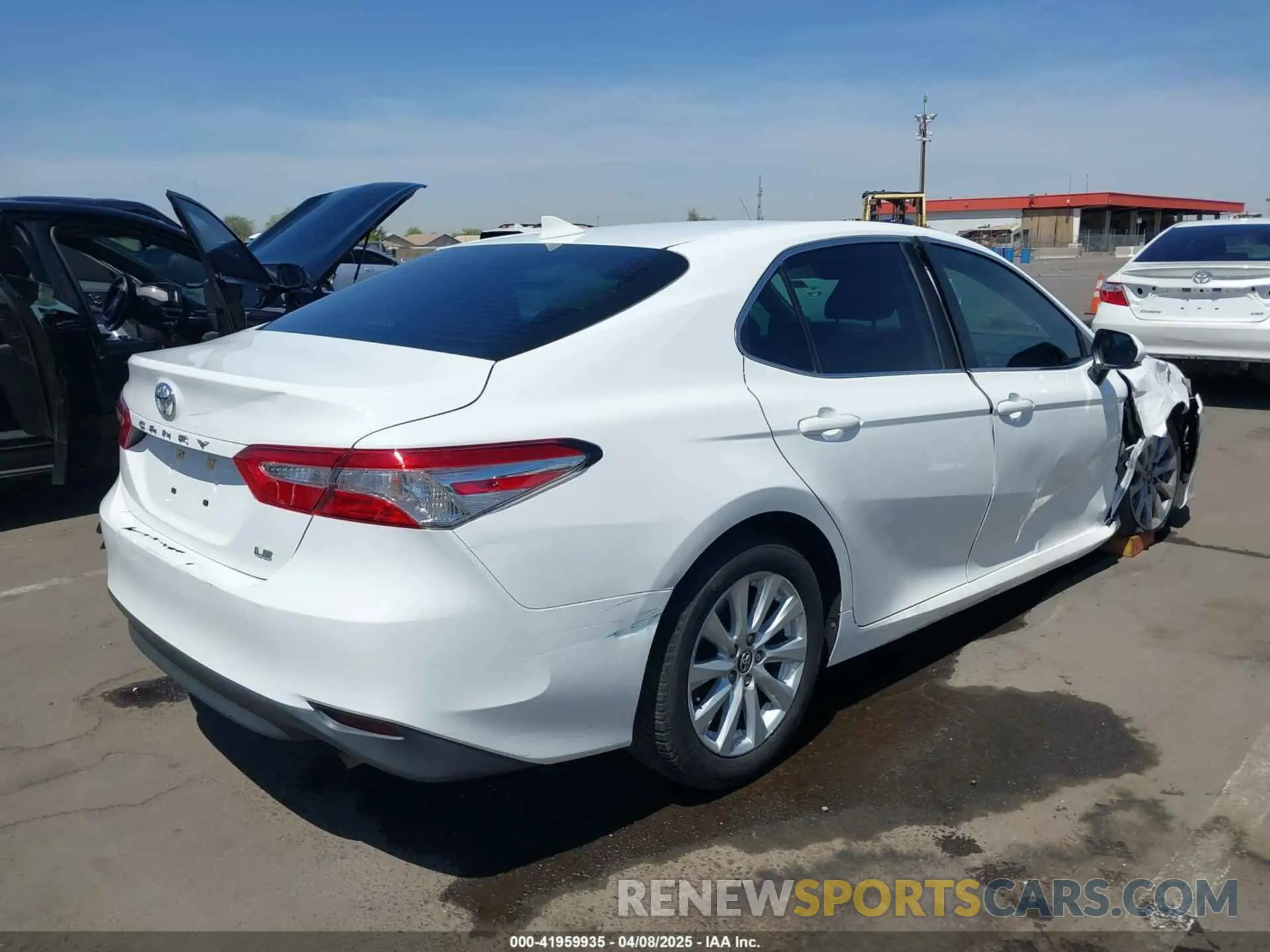 4 Photograph of a damaged car 4T1L11AK1LU899766 TOYOTA CAMRY 2020