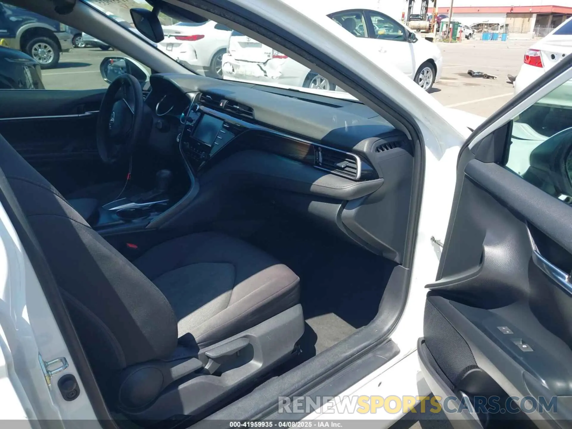 5 Photograph of a damaged car 4T1L11AK1LU899766 TOYOTA CAMRY 2020