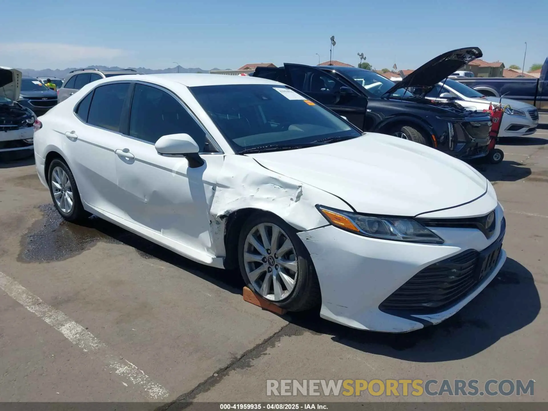 6 Photograph of a damaged car 4T1L11AK1LU899766 TOYOTA CAMRY 2020