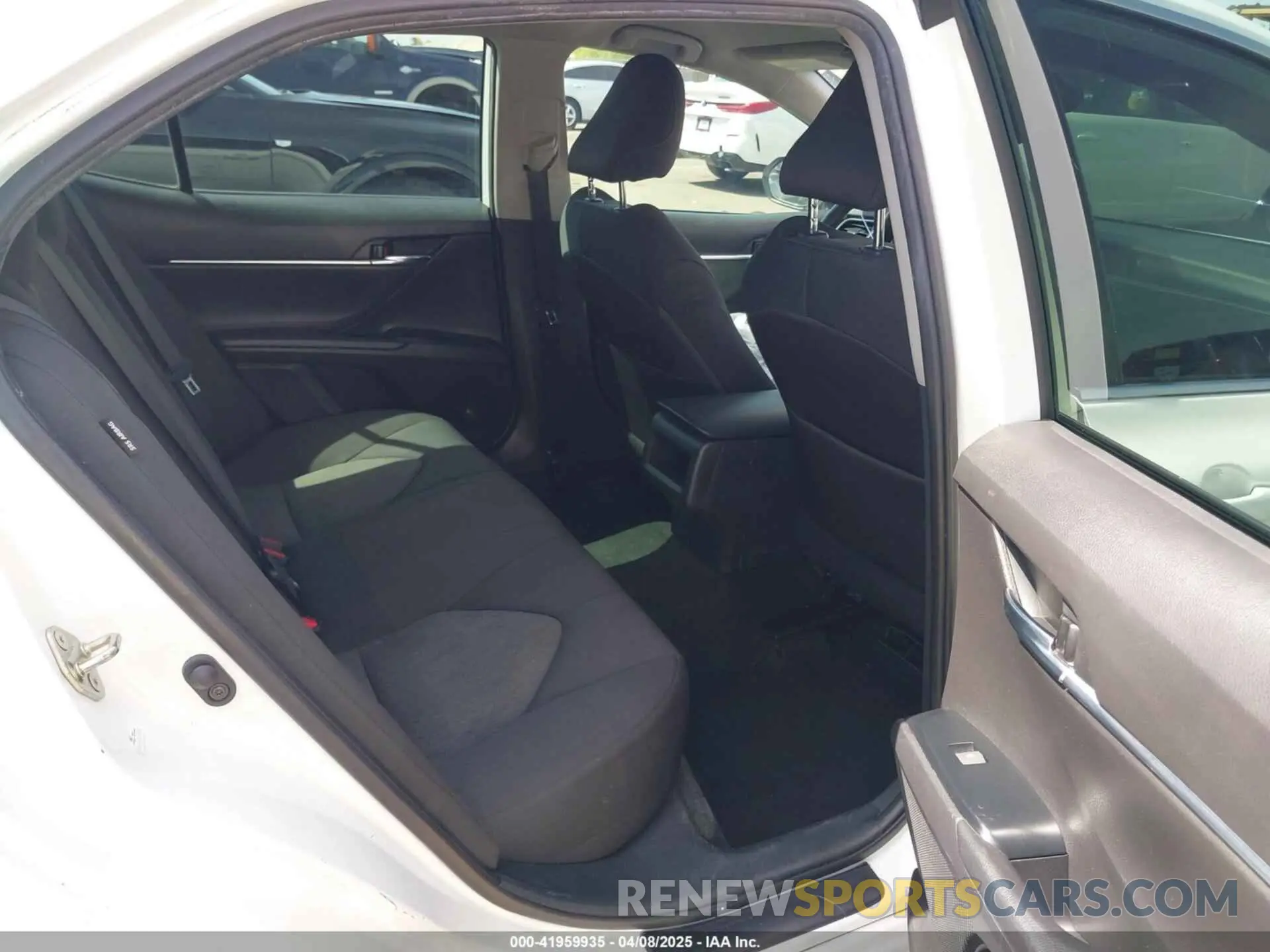 8 Photograph of a damaged car 4T1L11AK1LU899766 TOYOTA CAMRY 2020