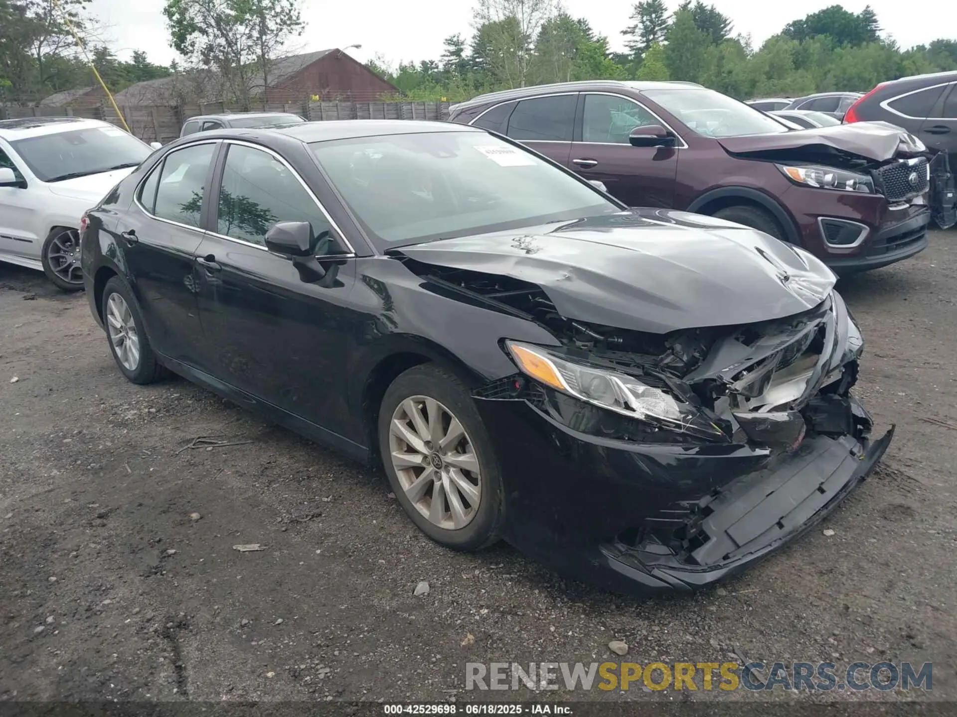 1 Photograph of a damaged car 4T1L11AK1LU952983 TOYOTA CAMRY 2020
